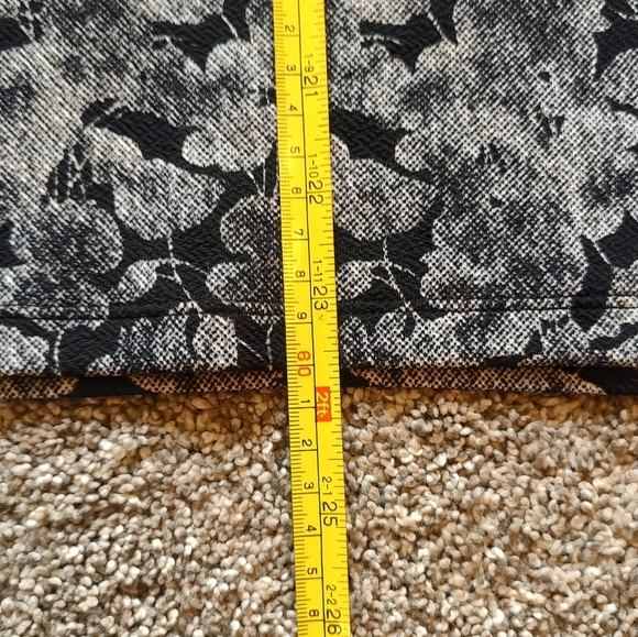 💥 3/$20 LuLaRoe Medium Black Floral Leaf Designl Skirt! - Picture 9 of 11